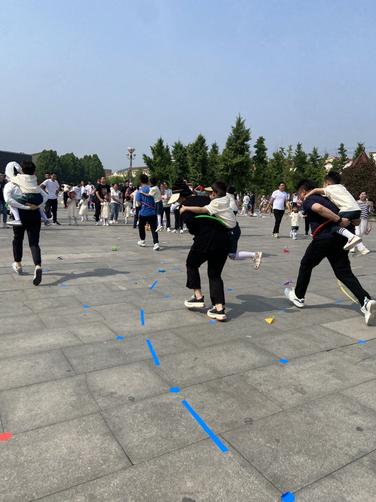 幼儿园亲子运动会主题大手牵小手,小手拉大手运动会