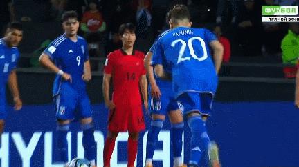 韩媒谈中国男足不敌韩国,韩国对意大利的足球比赛