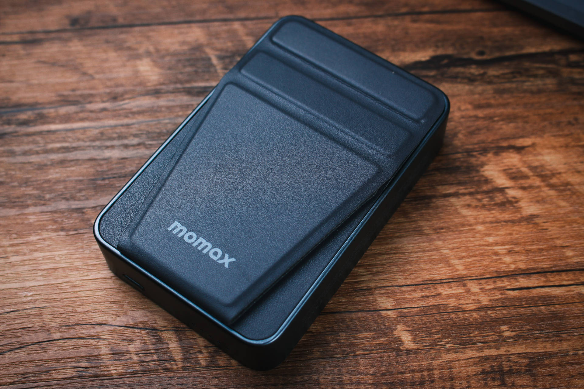 momax摩米士magsafe磁吸充电宝怎么样,苹果magsafe磁吸充电器实测