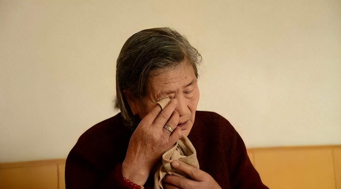 儿子死亡补偿金全被儿媳拿走,儿子死了赔的钱被儿媳带走了