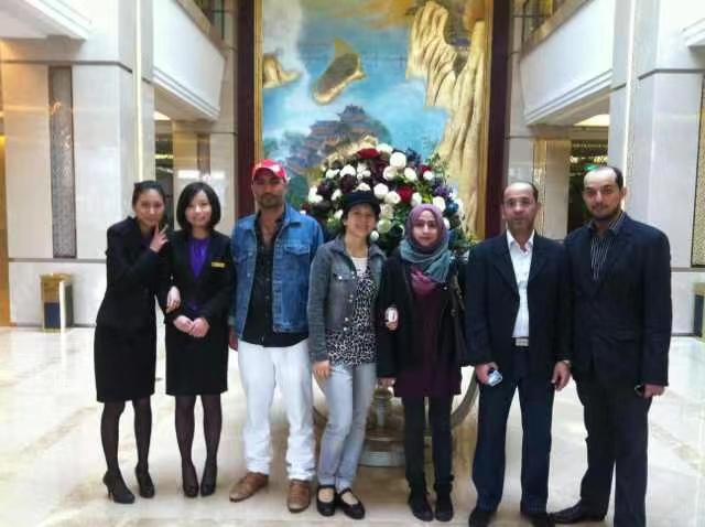 我，四川女孩，曾是五星级酒店前台，后来创业开店，赚钱买房买车