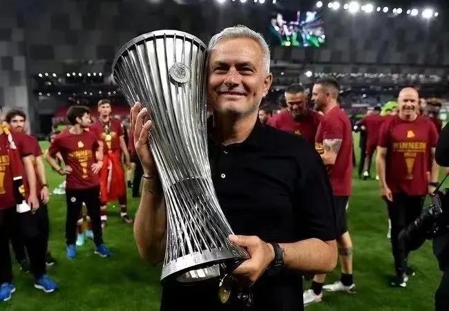 卡萨诺穆里尼奥彻底玩完了,穆帅回应卡萨诺