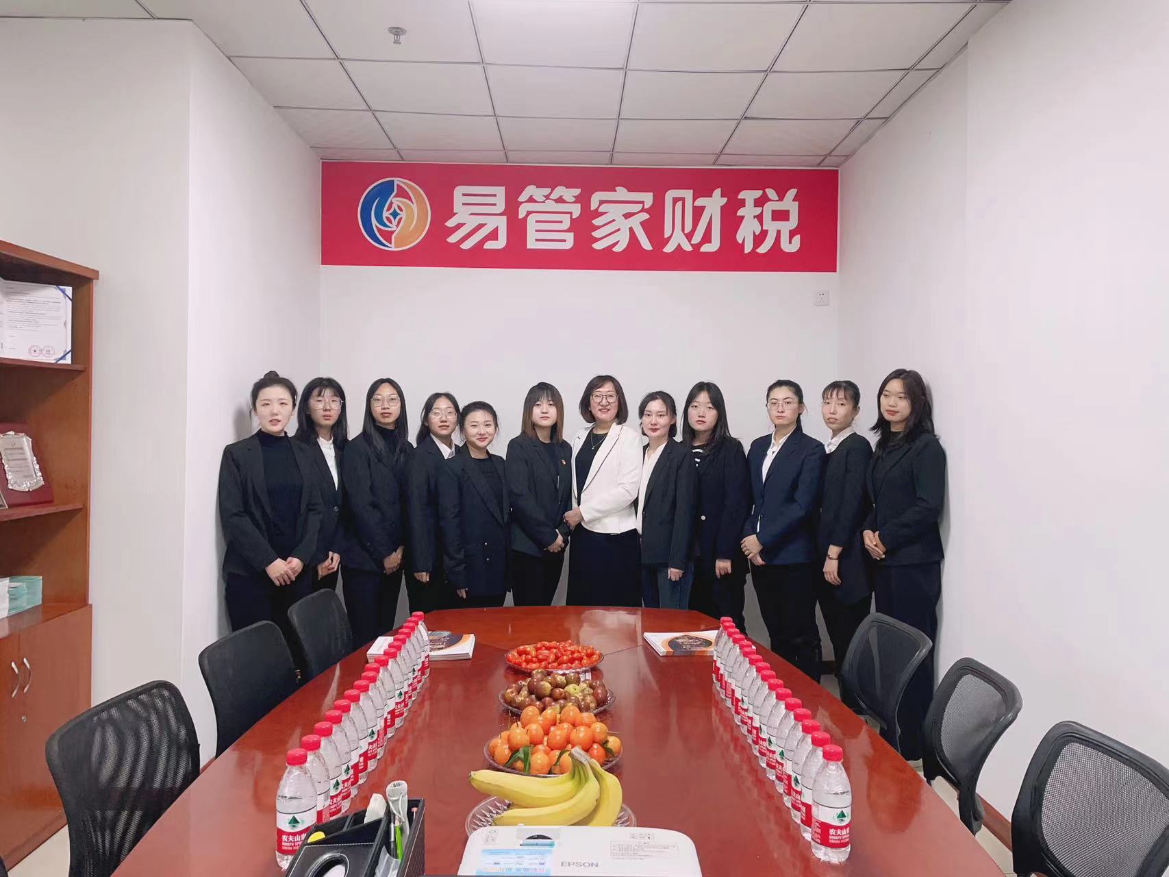 胸藏文墨怀若谷腹有诗书气自华易管家（大连）财税公司创始人王娜