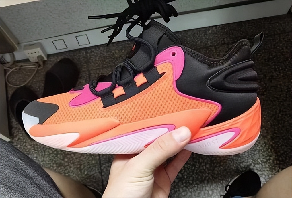 科比战靴阿迪,阿迪科比复刻版