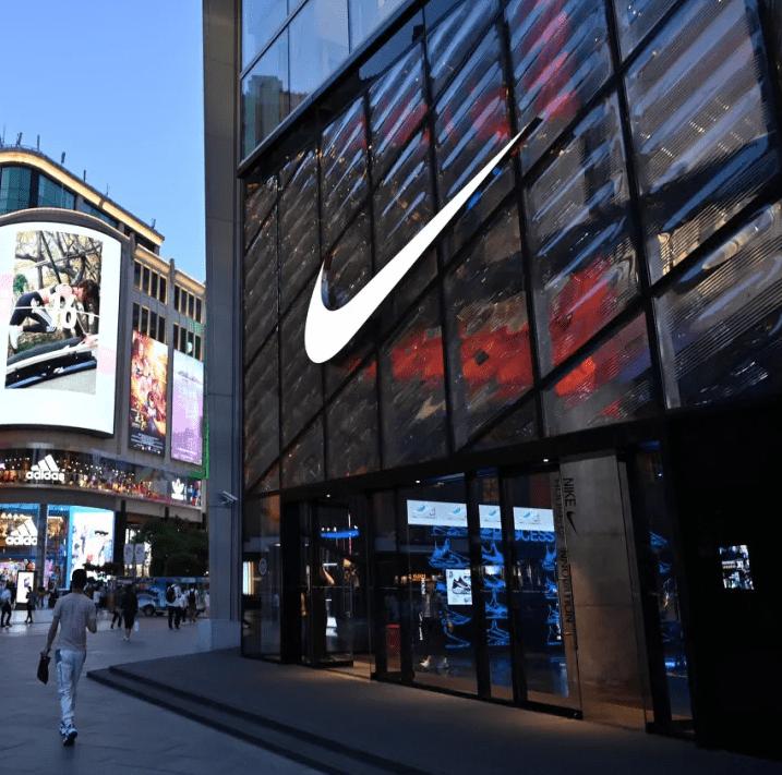 耐克暴跌,耐克近期大事件