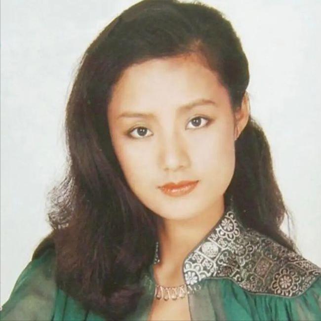 玩弄女明星、割小三子宫、贪污12亿元,韩国前总统一家多疯狂?