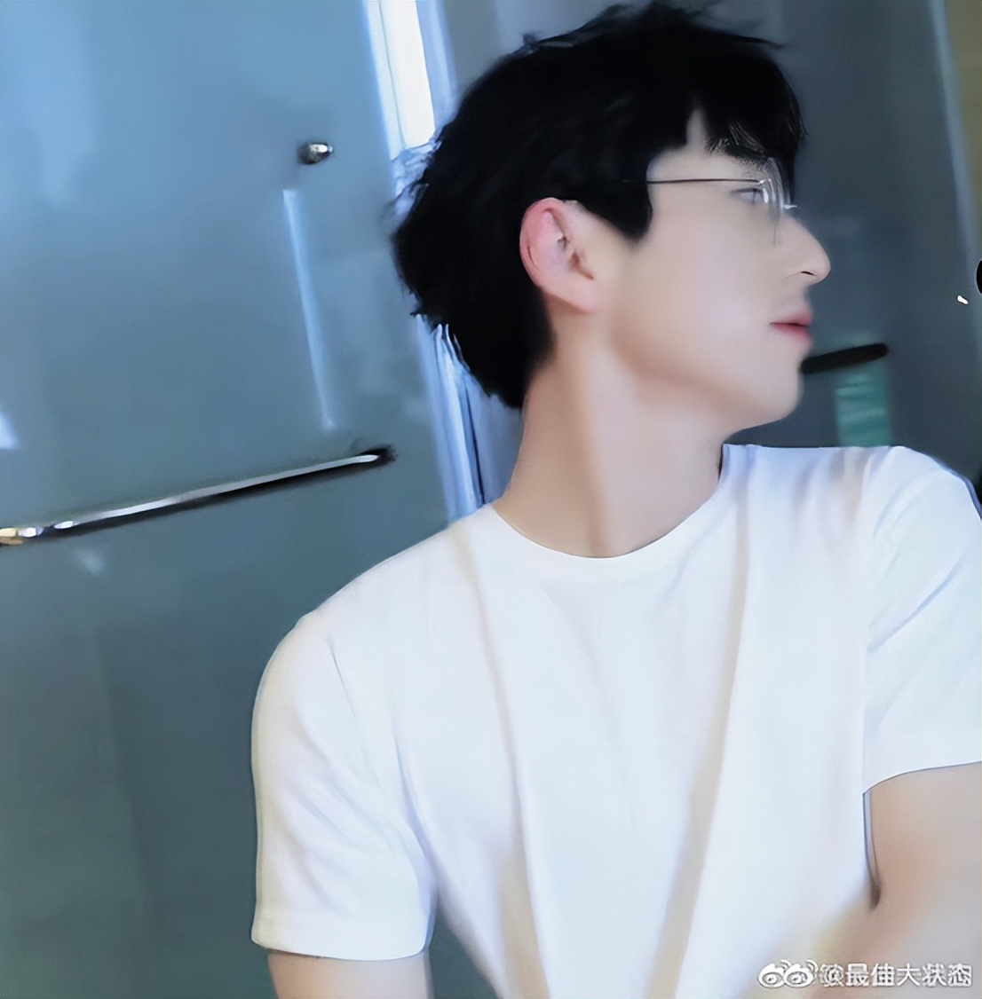 谁懂白客的人夫感！是那种苏感满满的居家好男人型，特别是笑起来