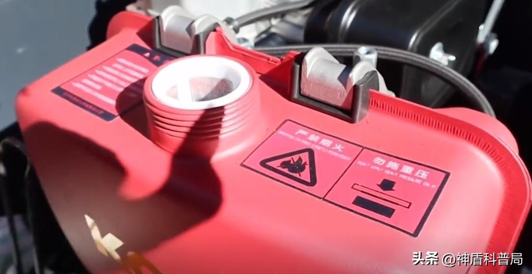 美国大叔网购中国挖掘机多少钱,法国大爷购买中国挖掘机