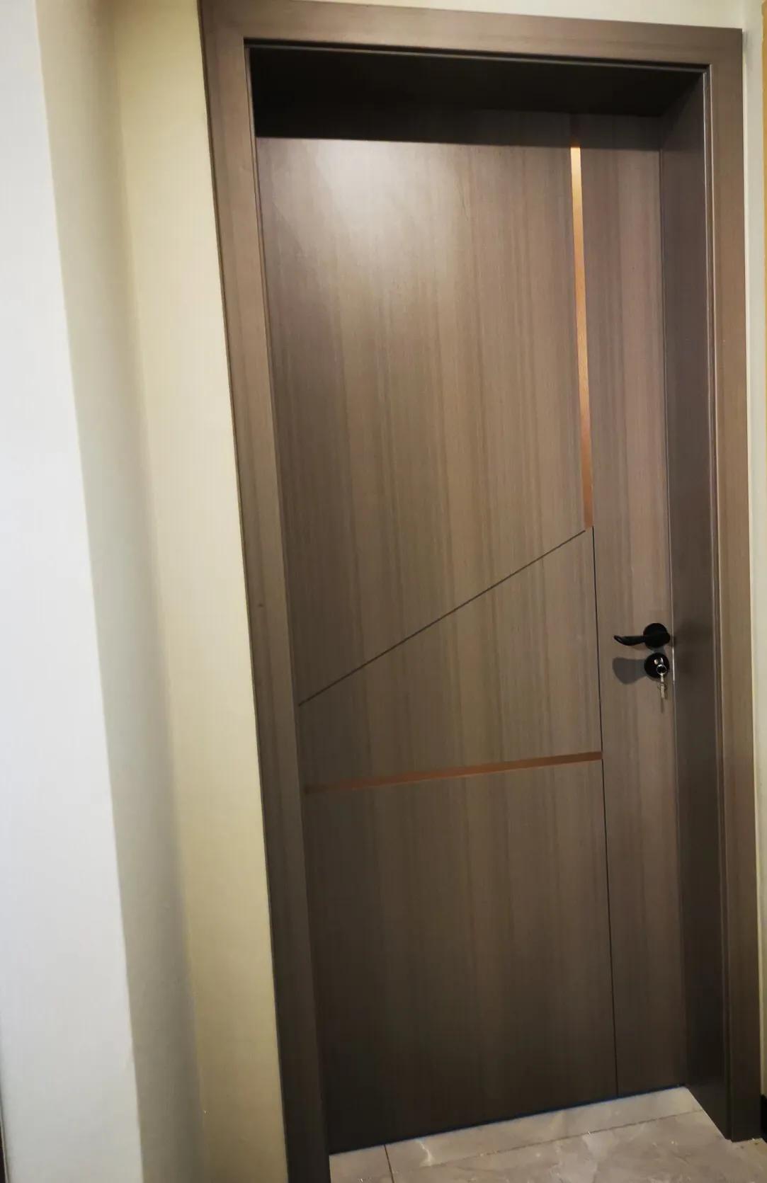 成都定制柜子鲁丽欧松板配PET肤感和高光门安装完工！640元/平方