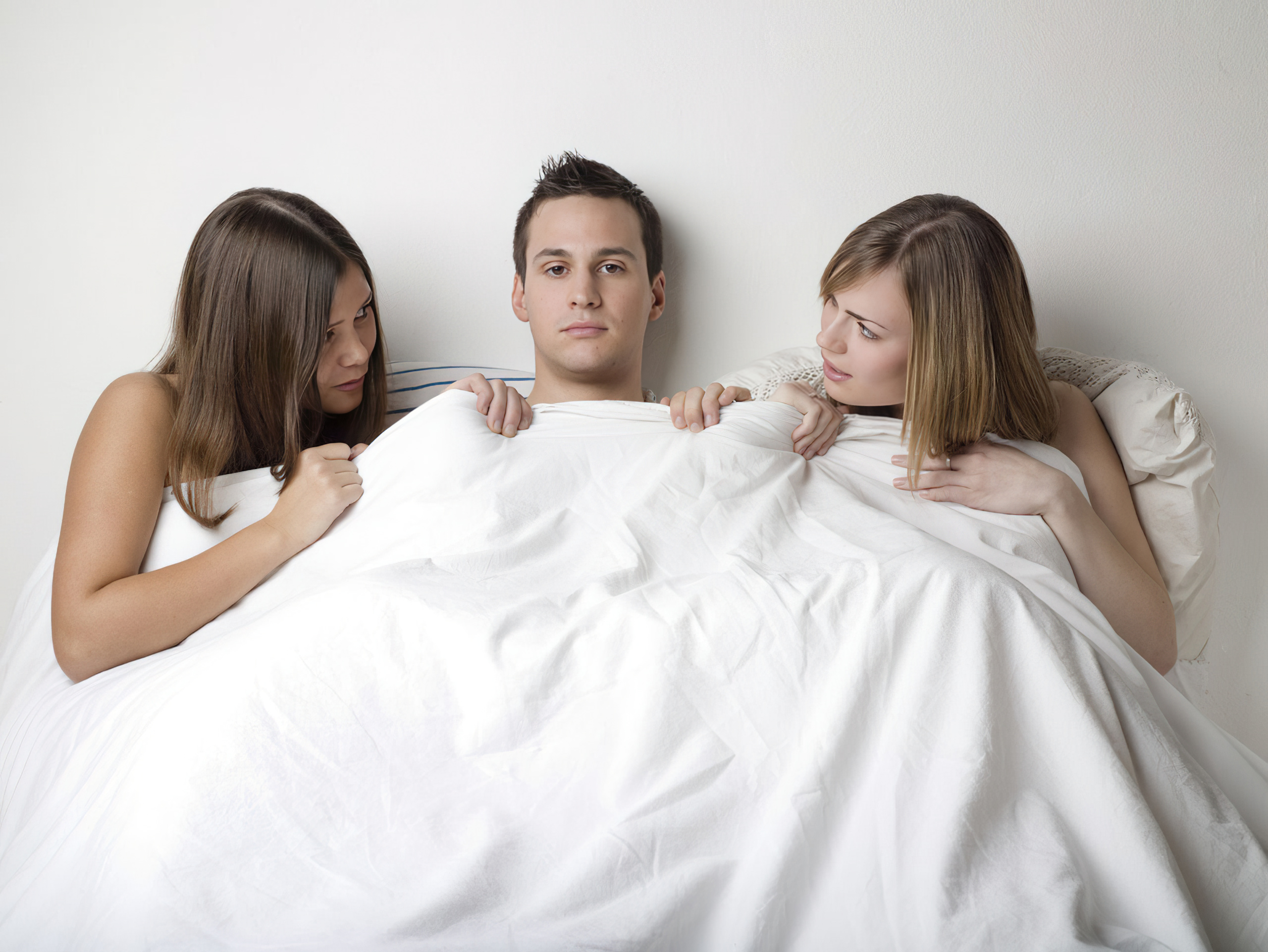 女子已婚长期偷情被发现,已婚女子与有夫之妇偷情三年