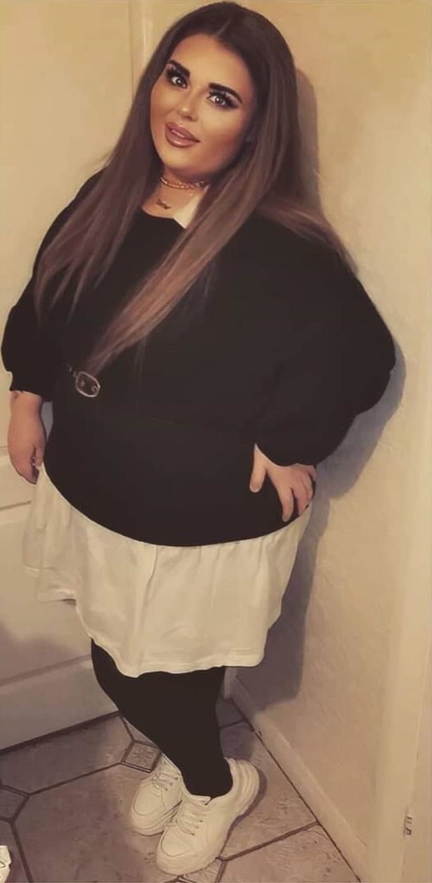 英国女子整容后做8次手术保命,丰唇手术后变成香肠嘴