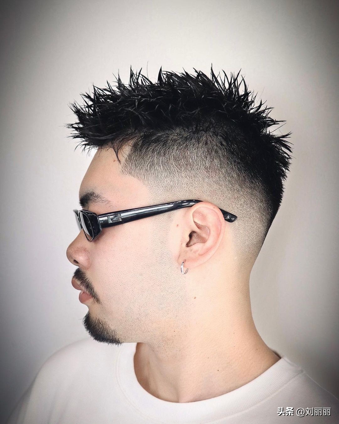 周围铲青男士发型,两边铲短发型男学生