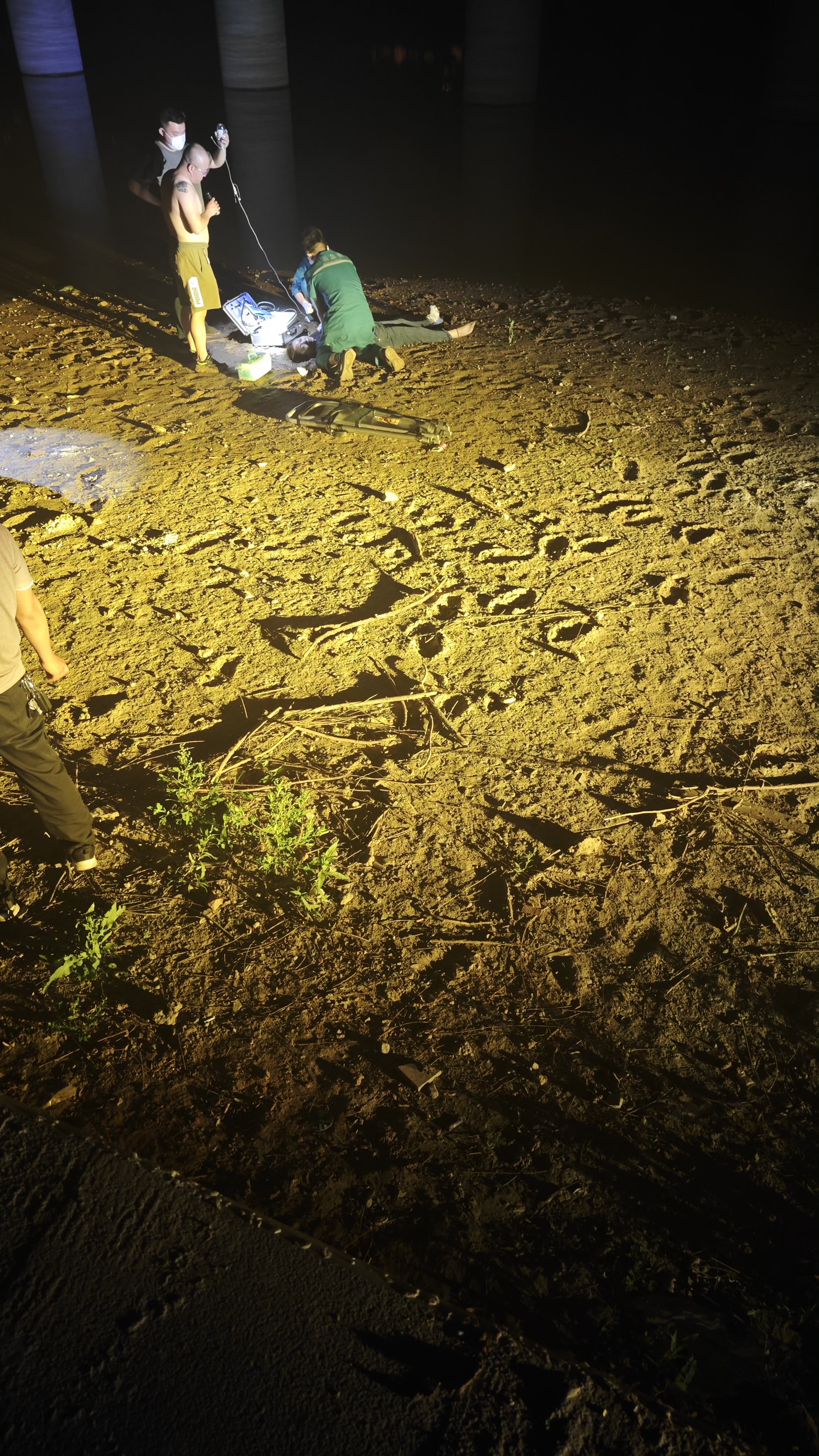 人大代表贾鸿昌：危急时刻见义勇为奋不顾身下河救人