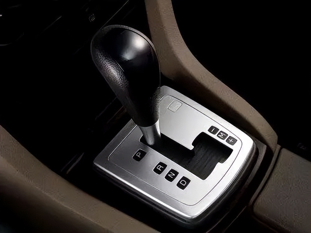 五种变速箱操作方式,纵置和横置变速箱区别