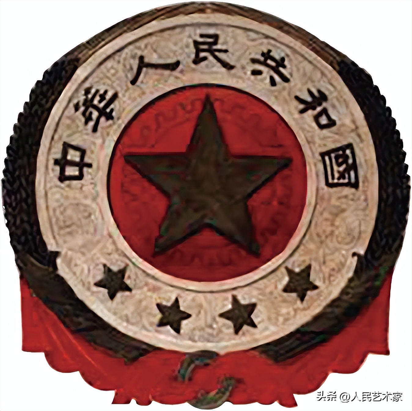 他被誉为“国家名片”“国家形象设计师”，他的作品与每一个中国人都息息相关，诉说着中国人骨子里的浪漫