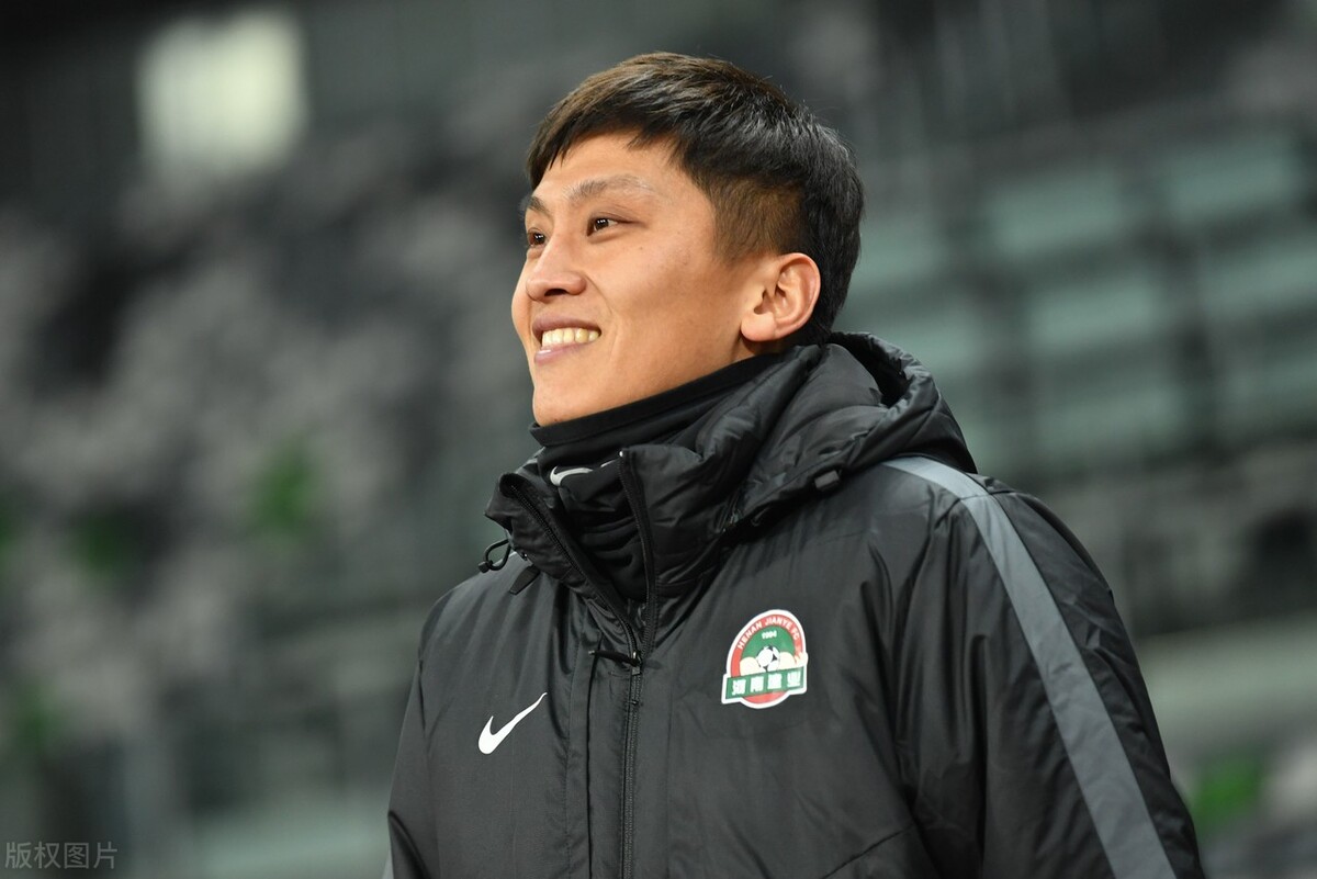 王国明！能把事迹写进高考作文的门将，他的故事已经超越足球本身