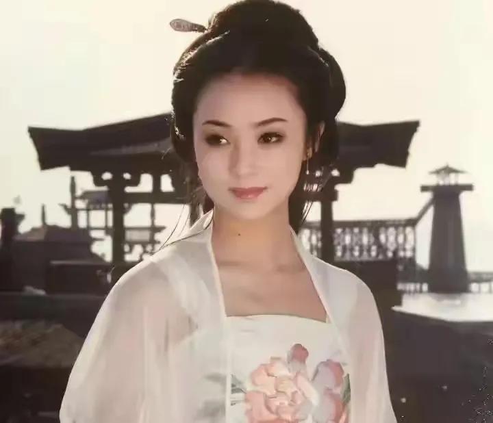 眼睛好看的人女生,眼睛好看的女生一般都漂亮