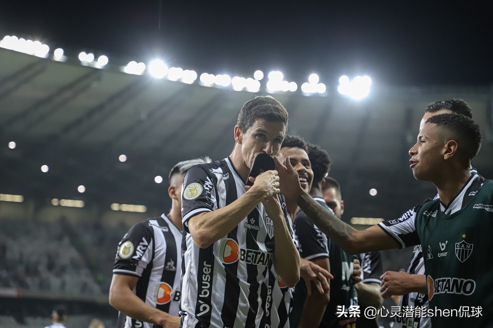 1-1，爆冷！巴甲冠军翻车，42%控球被射9脚，阿兰红牌胡尔克失点