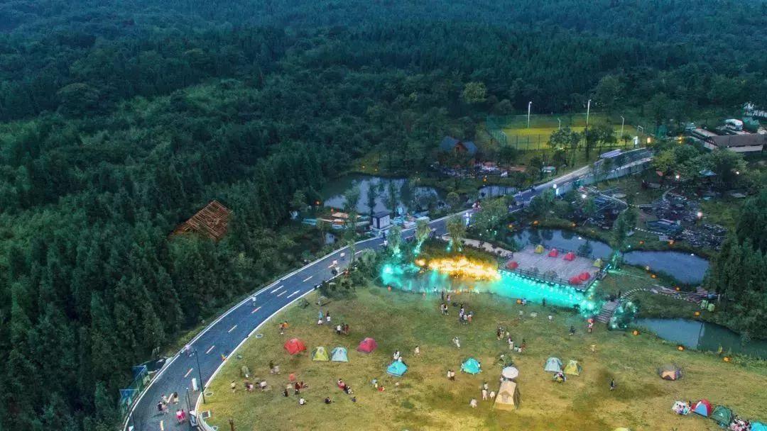 眉山避暑度假康养避寒小镇,眉山七里坪旅游风景区