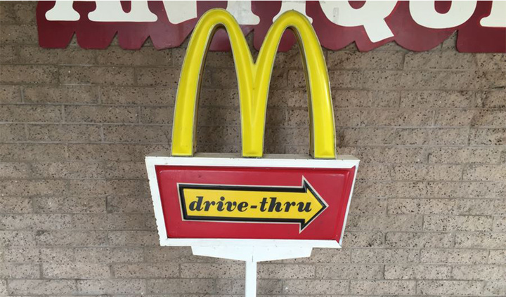 麦当劳肯德基的外卖盒身价大涨，被LV和YSL做成万元包包