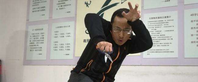 疯狗拳对付持刀歹徒,疯狗拳被暴打