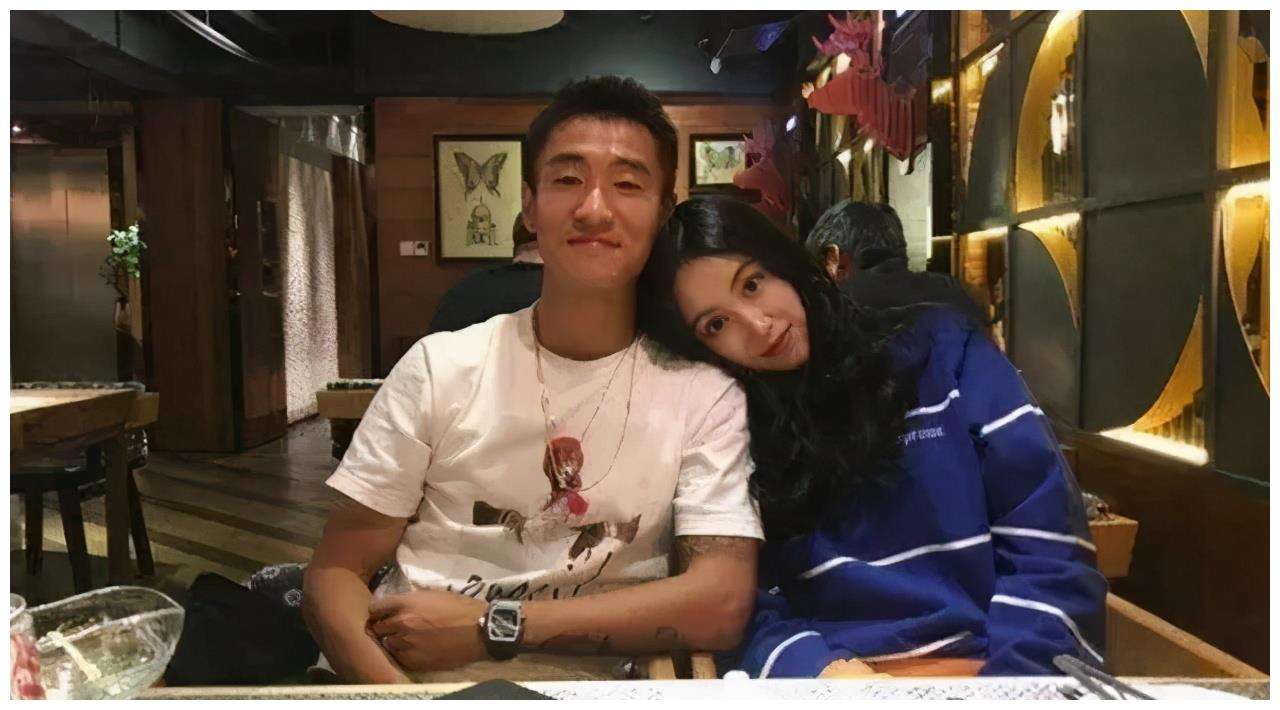 韦世豪女朋友身材照,韦世豪女朋友健身照