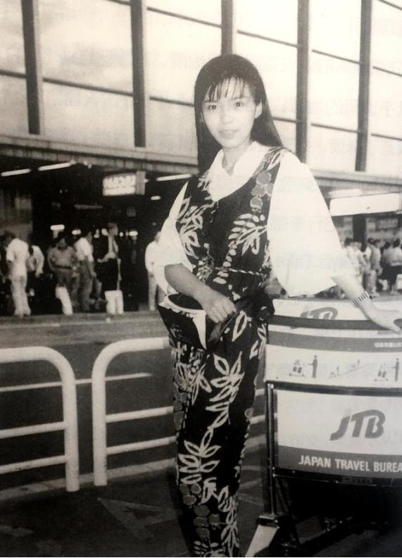 朱迅一家三口照顾瘫痪公公,朱迅和丈夫吃饭