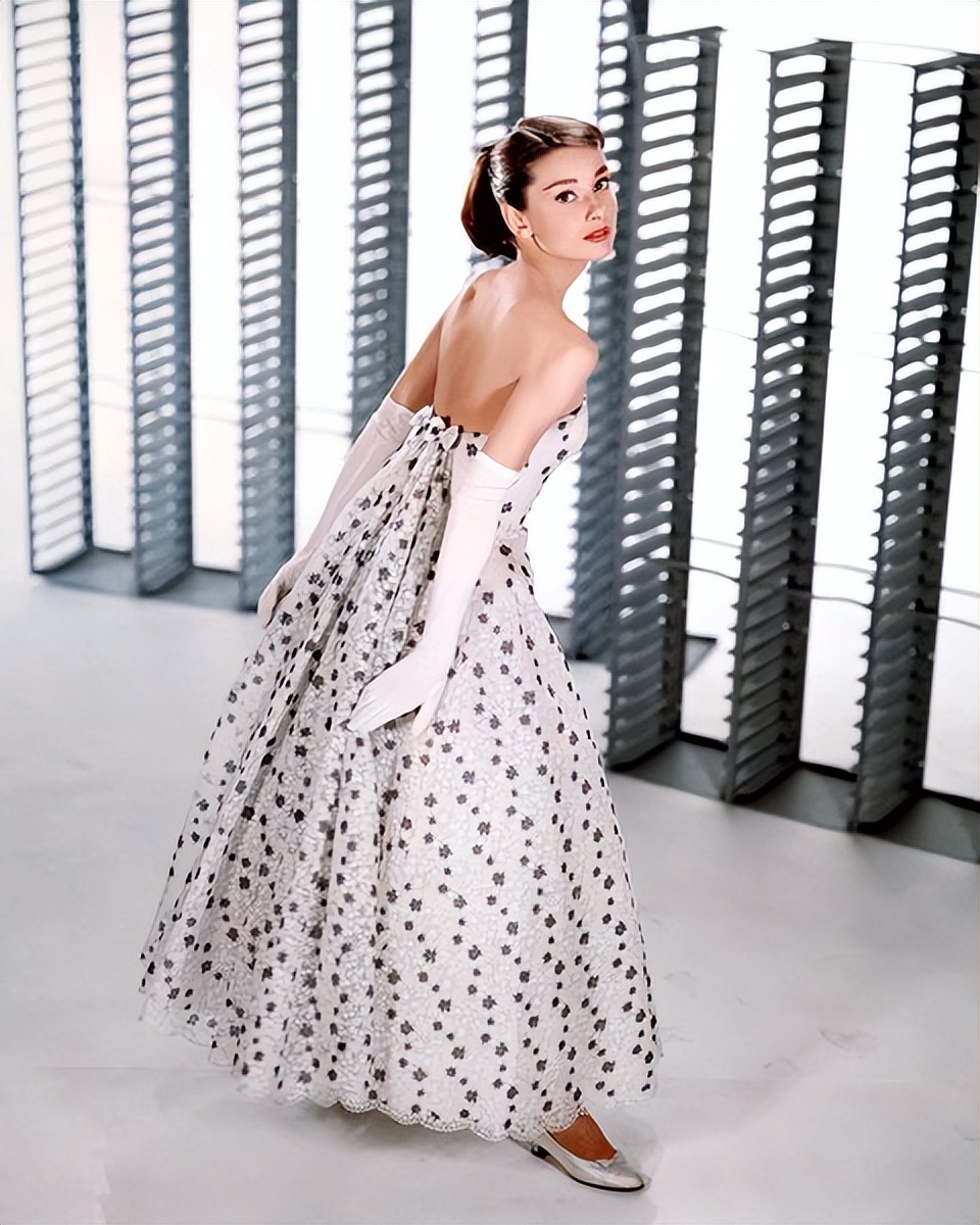 blackpink跳舞jennie穿红丝绒,blackpink演唱会jennie鞋