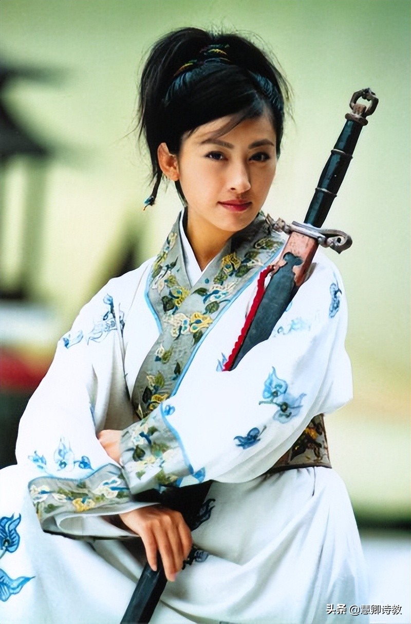 习作身边那些有特点的人300个字,三下习作身边有特点的人思路