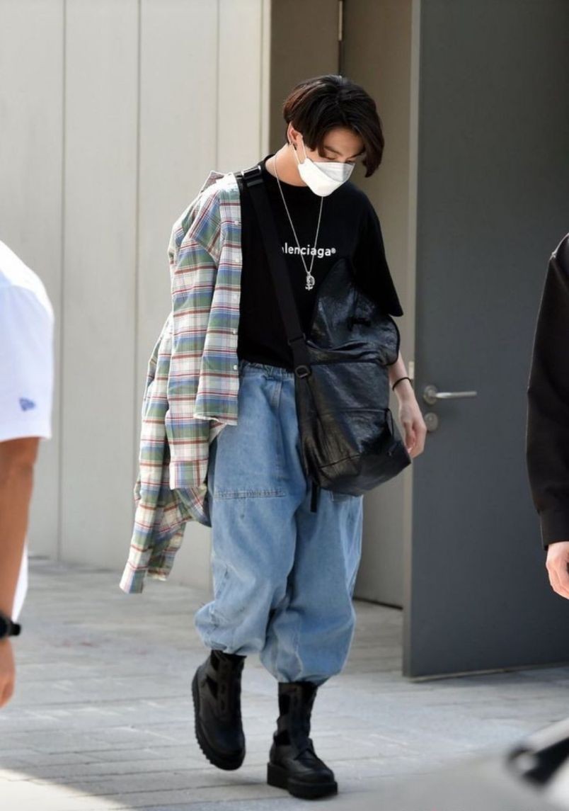 t恤牛仔裤减龄,t恤牛仔裤有哪些穿搭技巧