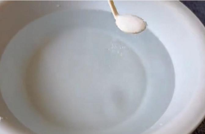 白衣服发黄怎么使用漂白水,白色衣服黄了用漂白剂怎么用