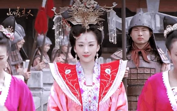 前脚吹“绝色美人”，后脚就被配角狠狠艳压，这些女明星图啥啊