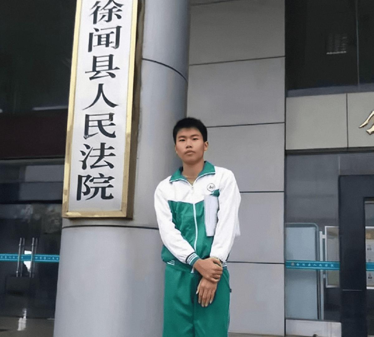 山寨食品在农村狂飙，你要没吃过太白兔、奥利粤，都不是农村人