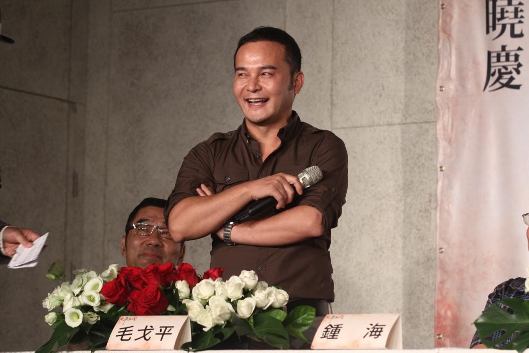 给美女换脸，年赚16亿！最会“耍大牌”中国男人，还在狂飙