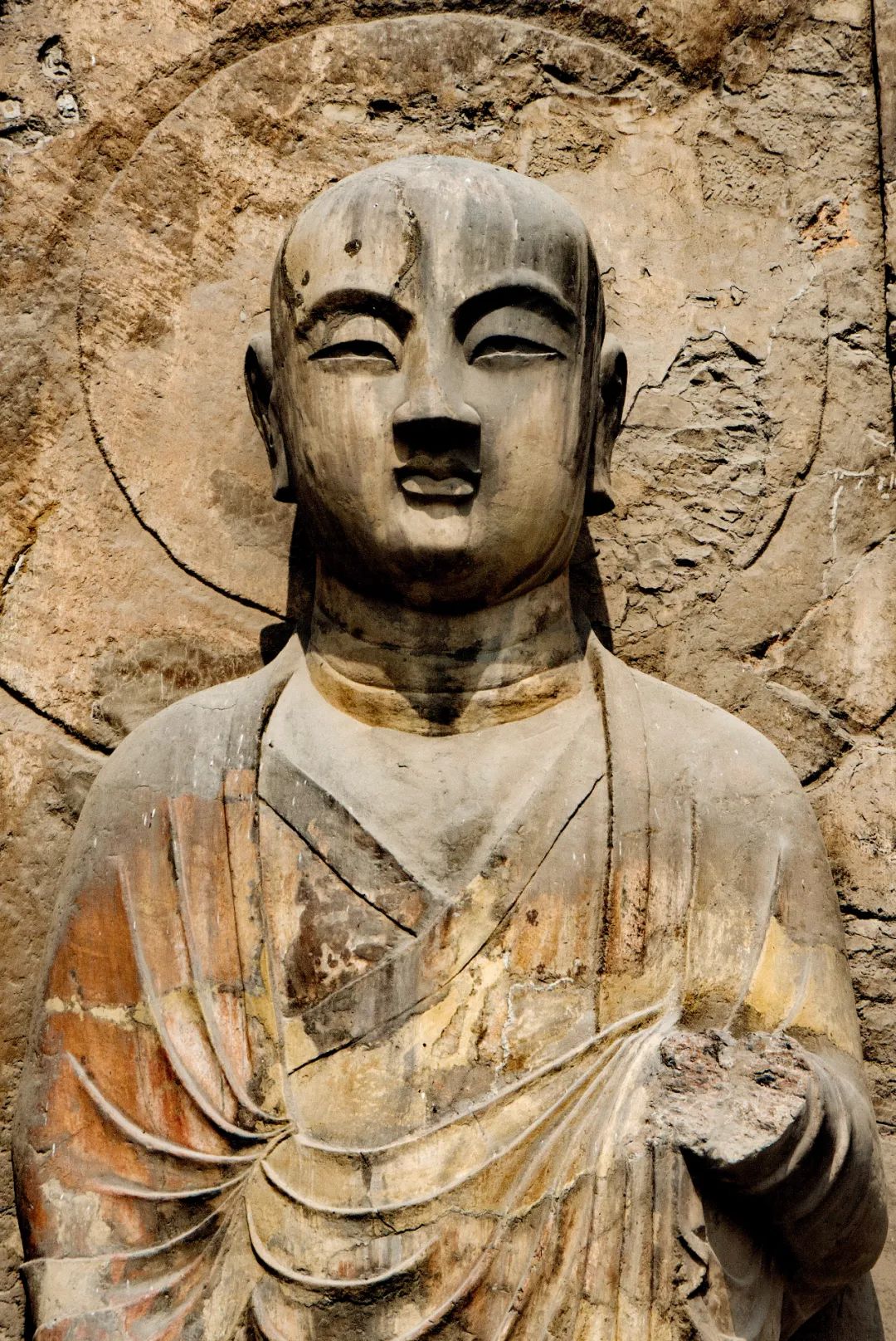 武则天的脸像哪里的大佛,大佛的脸为什么从哪面看都是正脸