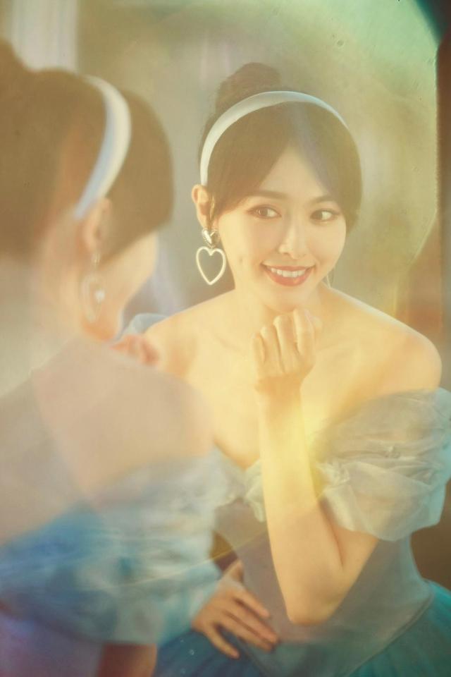 唐嫣穿公主裙现身商场,唐嫣蓝色公主裙