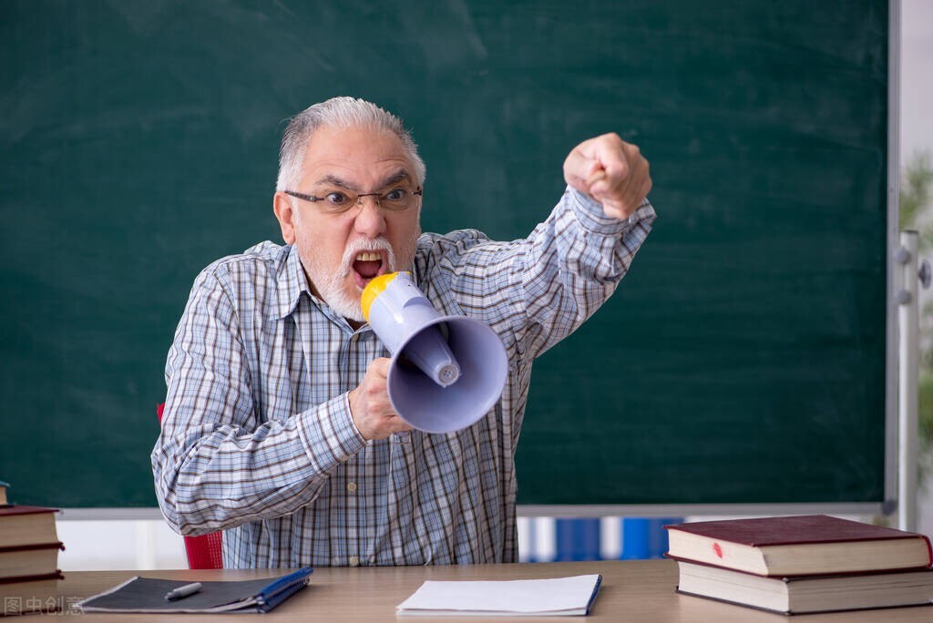 老师叫他滚，他一口气狂怼79个字，老师懵了！电影