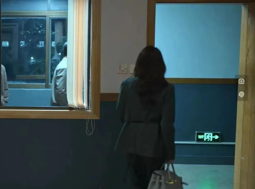 “狂飙”大嫂好会背包，看着好眼馋啊！