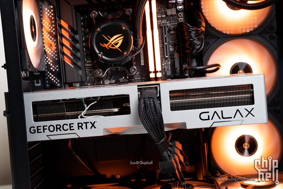 华硕tufgaminggt502弹药库白色,华硕gt502机箱黑橙搭配