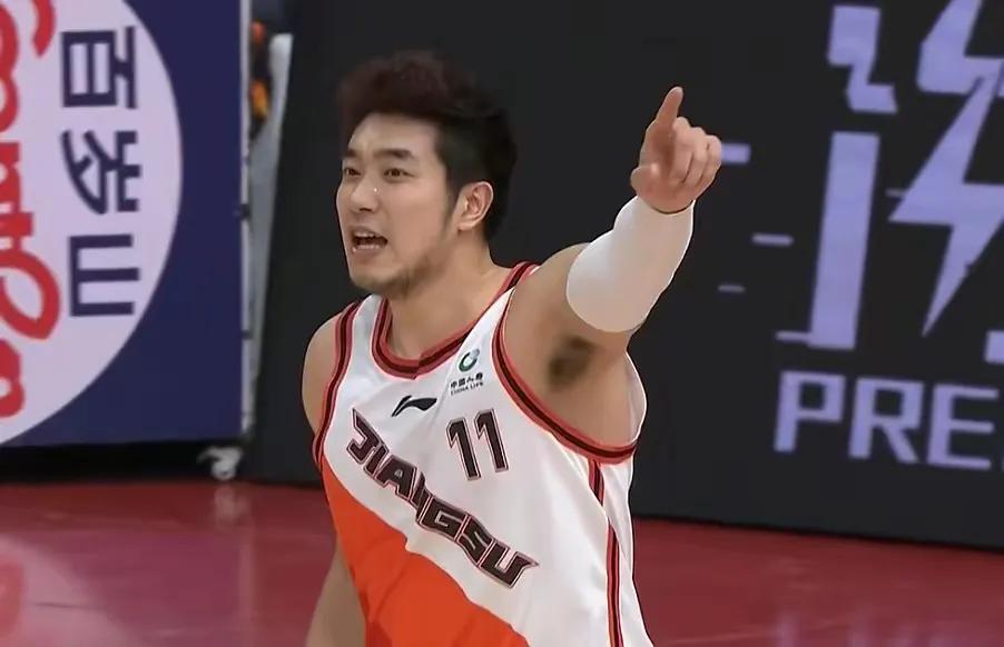 超级双塔失去威力，王牌锋线崴脚受伤，3连败让深圳被打回原形