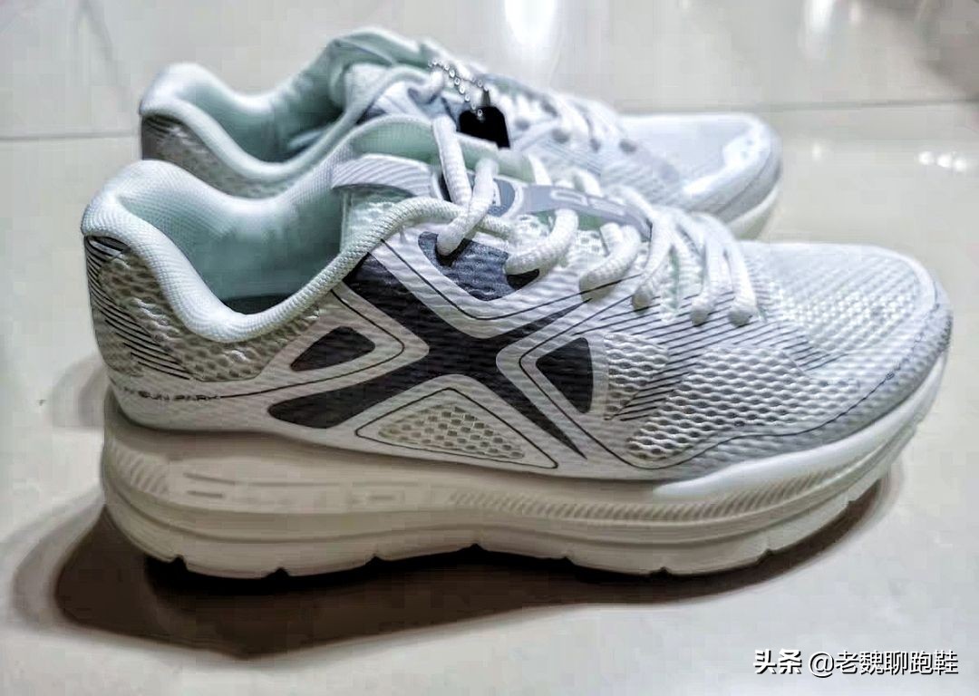又软又轻又弹的跑鞋,轻便舒服跑鞋国产