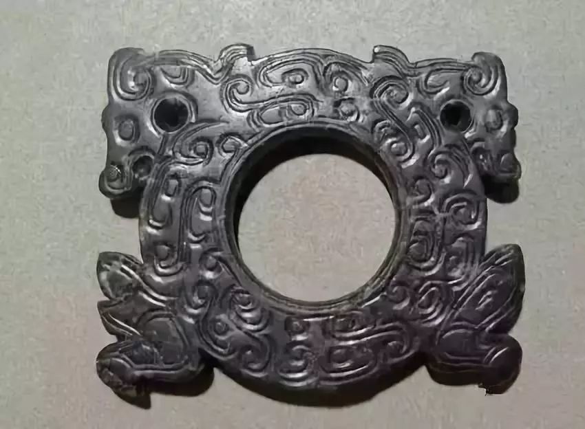 浅谈——鉴别古玉沁色