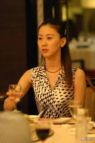 人体模特汤加丽:日搜索10万次,却被父亲嫌弃,被老公抛弃