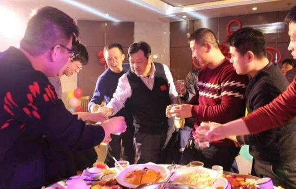 四川私企一领导，30年应酬总结出一份白酒清单，网友：不愧是领导