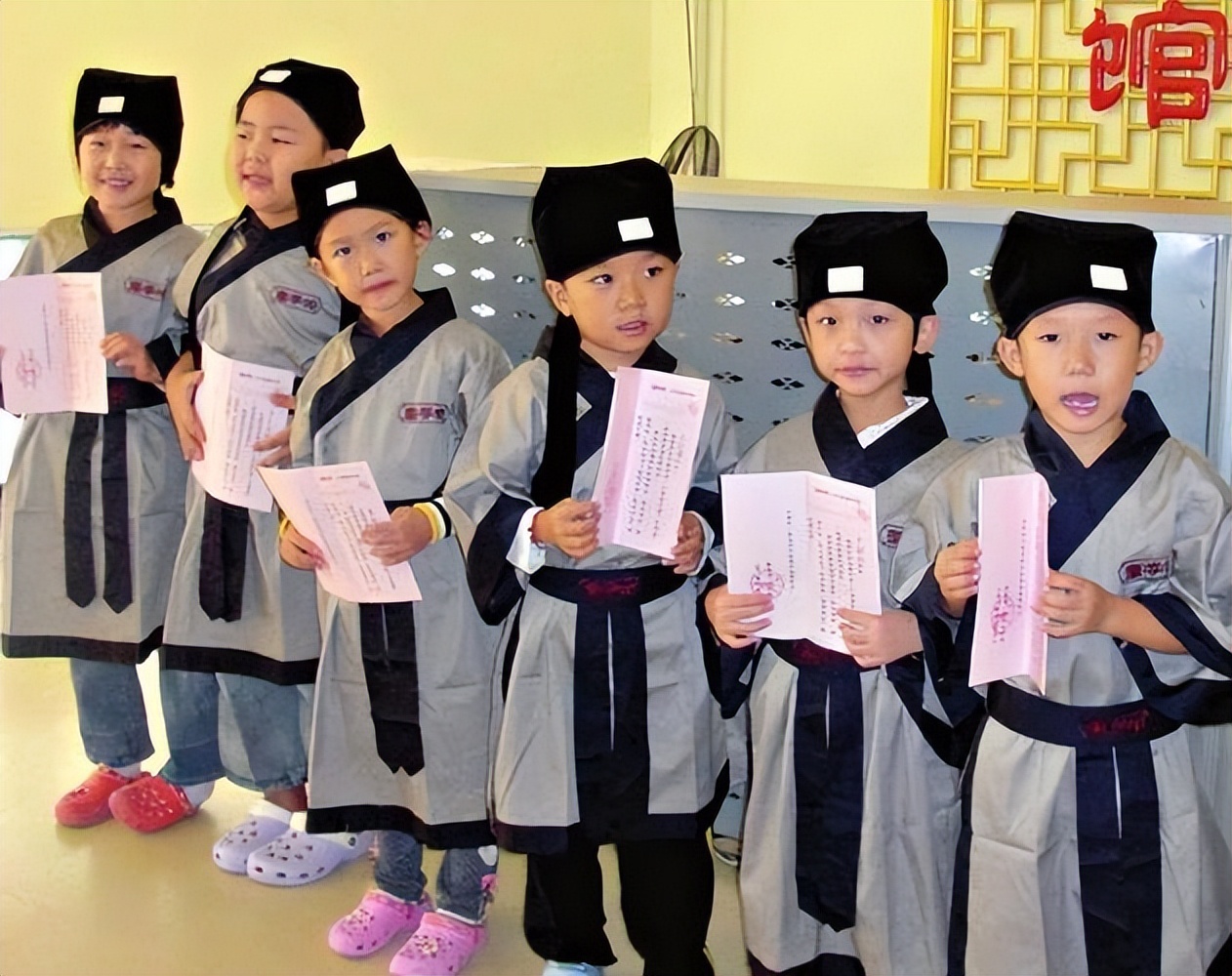 离离原上草一岁一枯荣原诗,离离原上草原诗