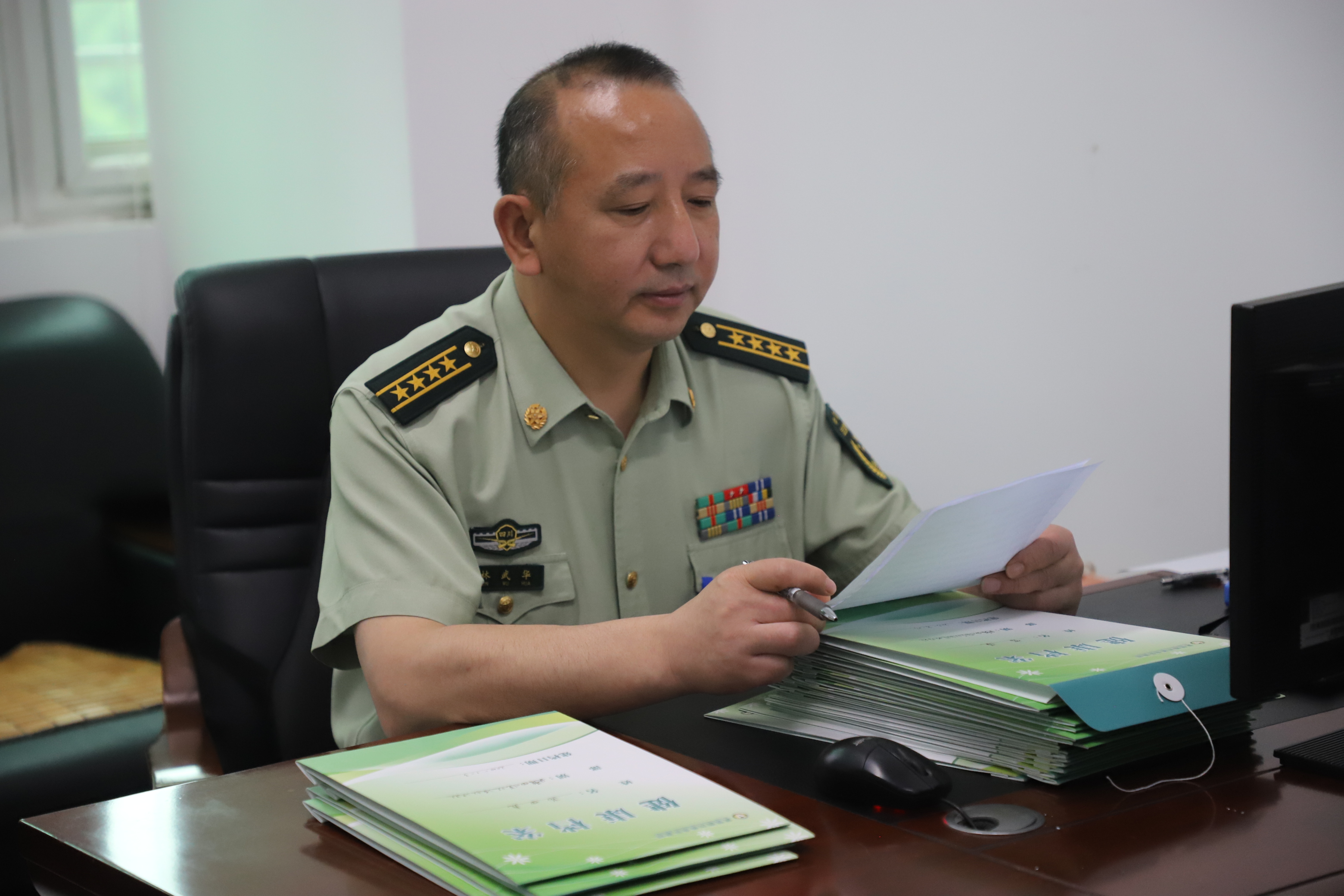 温暖是最好的“处方”——记*警武**四川总队医院肿瘤科主任林武华