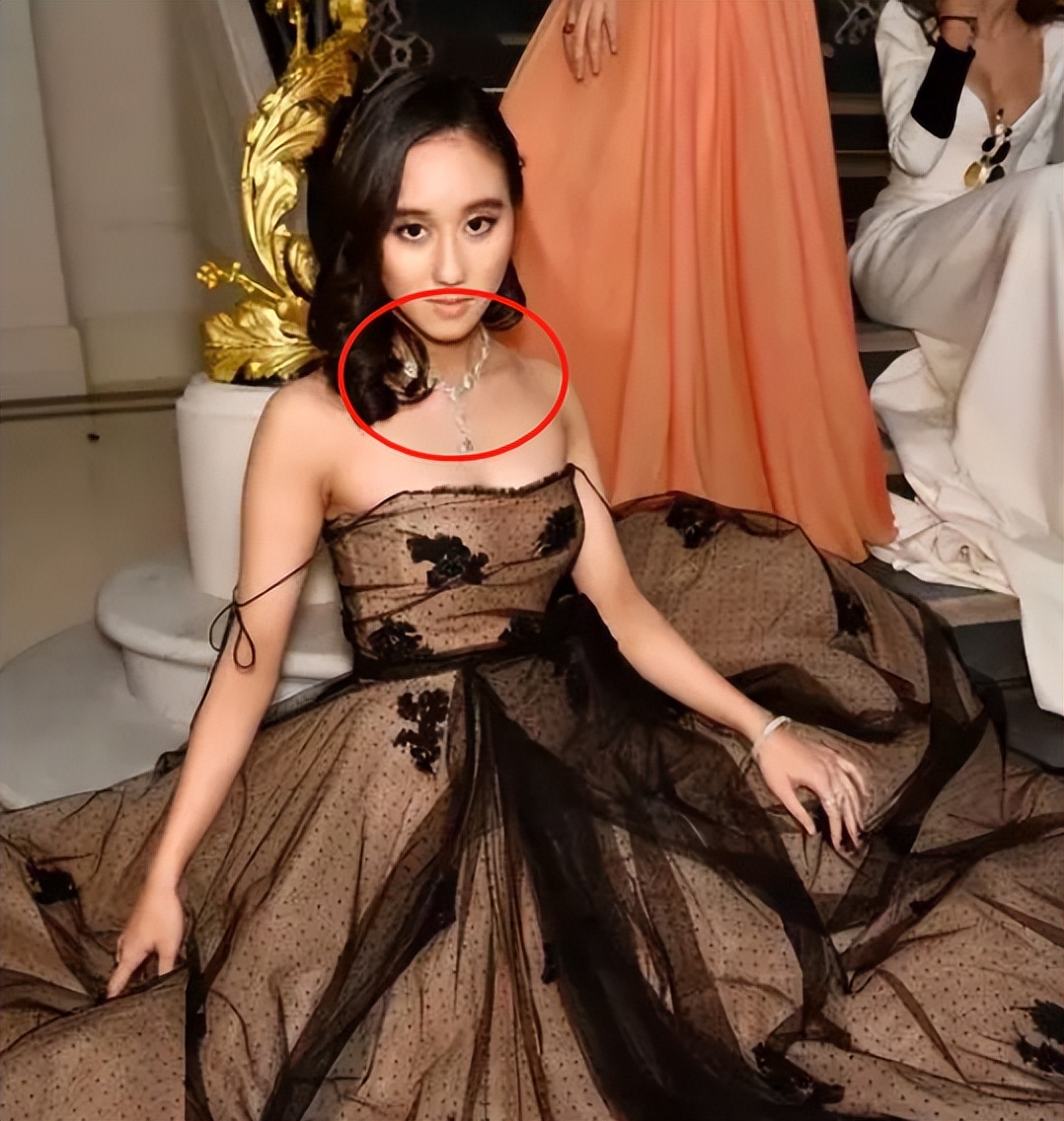 赌王四太三太翡翠项链对比,赌王三太翡翠项链