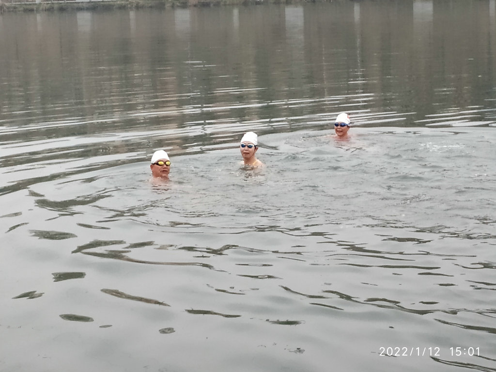 湘西欢乐冬泳人——向怀化水上部落“碉堡村”致敬