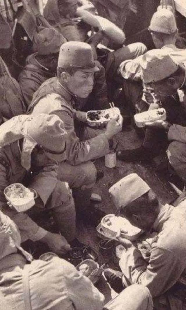 八路军战士拼刺刀刺死八个鬼子,拼刺刀三个八路军对付一个日军