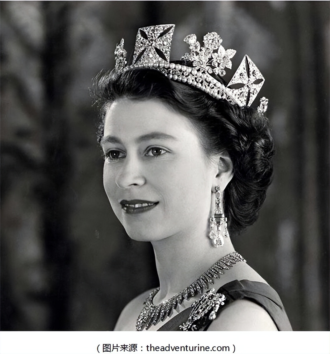 英国庆祝伊丽莎白二世在位70周年——女王的宝藏铂金首饰盘点